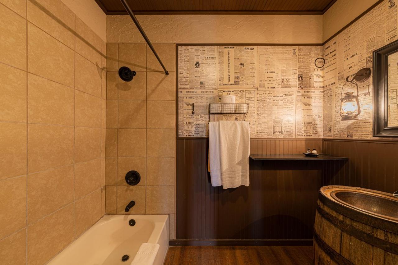 טומבסטון Miners Cabins #1 - Two Double Beds And Private Balcony מראה חיצוני תמונה