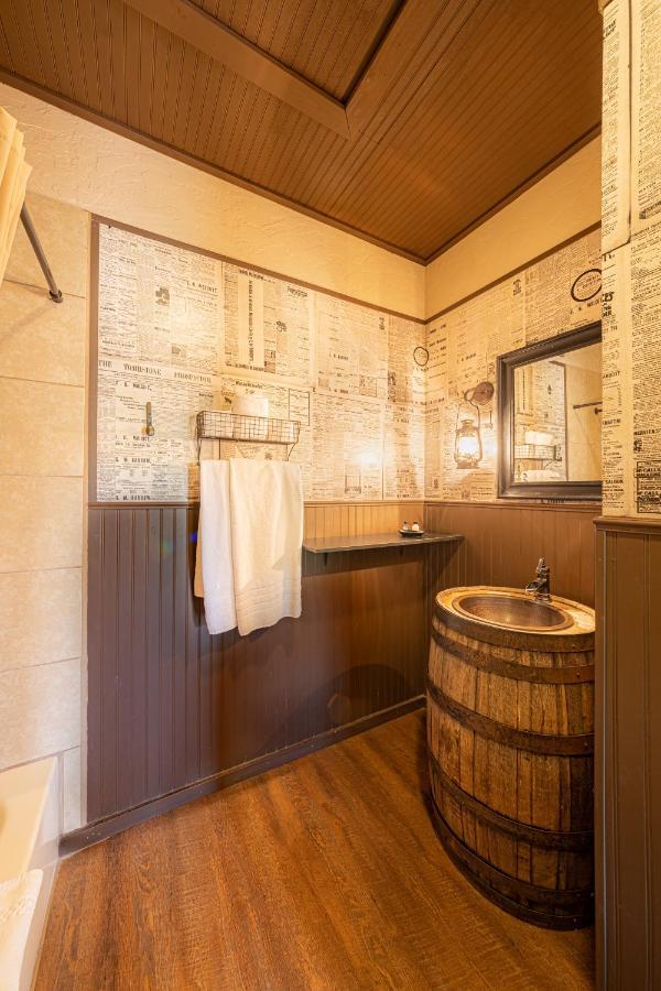 טומבסטון Miners Cabins #1 - Two Double Beds And Private Balcony מראה חיצוני תמונה