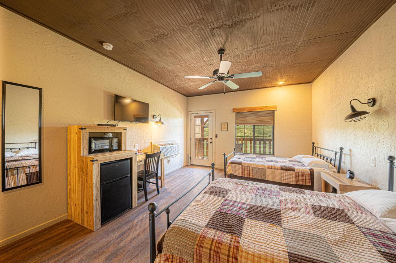 טומבסטון Miners Cabins #1 - Two Double Beds And Private Balcony מראה חיצוני תמונה