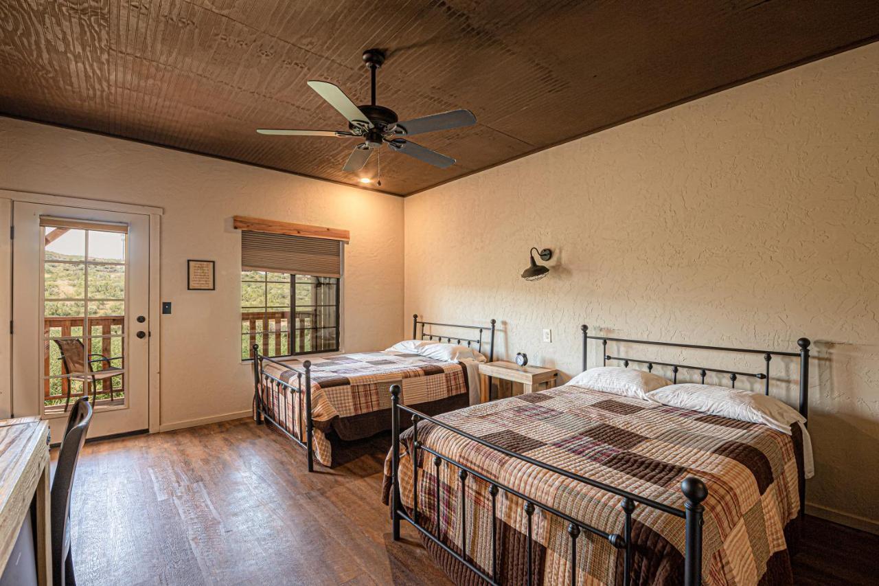 טומבסטון Miners Cabins #1 - Two Double Beds And Private Balcony מראה חיצוני תמונה
